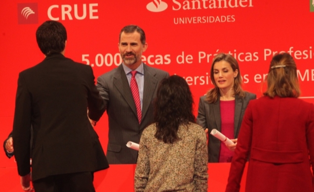 Sus Altezas Reales los Príncipes de Asturias entregan las becas Santander-CRUE-CEPYME de prácticas profesionales en Pymes, 2013